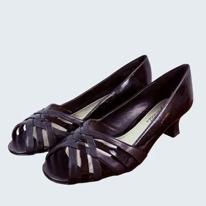 Easy Street Shoes Womens Size 8 Black Patent Kathleen Peep Toe Low Heel Pumps